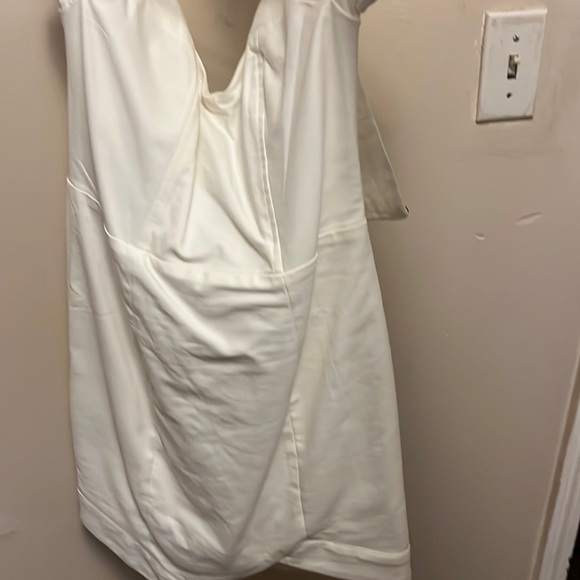 White dress off the sleeve - Picture 1 of 2